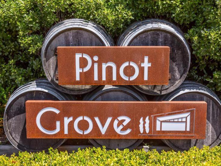 Pride Of Pinot - Martinborough Holiday Home Exterior photo